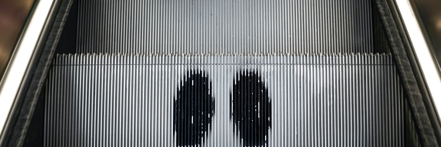 footprint on escalator